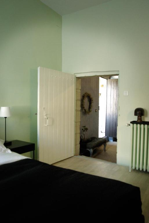Monte Arena Bed and Breakfast Montaren-et-Saint-Médiers Kamer foto