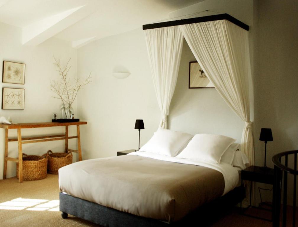 Monte Arena Bed and Breakfast Montaren-et-Saint-Médiers Buitenkant foto