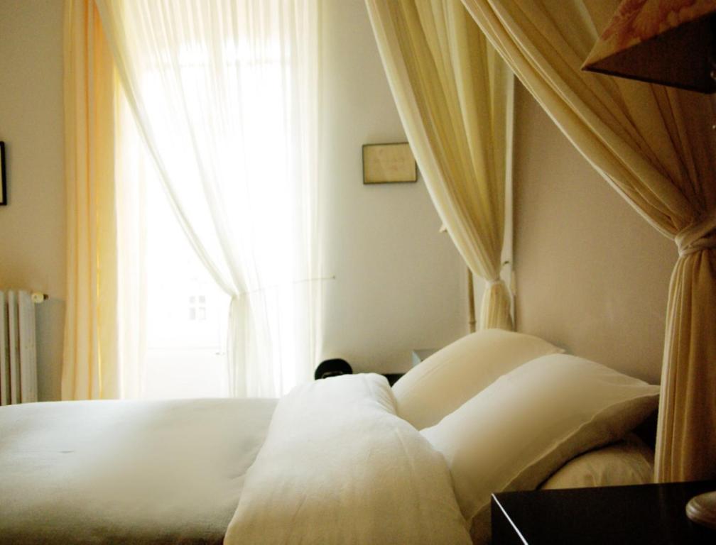 Monte Arena Bed and Breakfast Montaren-et-Saint-Médiers Buitenkant foto