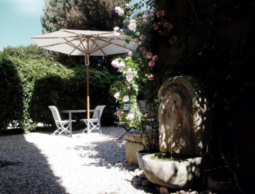 Monte Arena Bed and Breakfast Montaren-et-Saint-Médiers Buitenkant foto