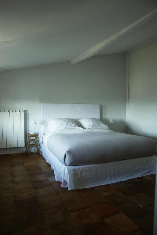 Monte Arena Bed and Breakfast Montaren-et-Saint-Médiers Buitenkant foto