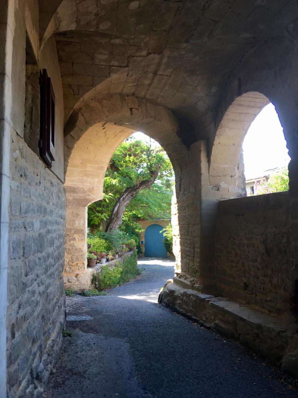 Monte Arena Bed and Breakfast Montaren-et-Saint-Médiers Buitenkant foto